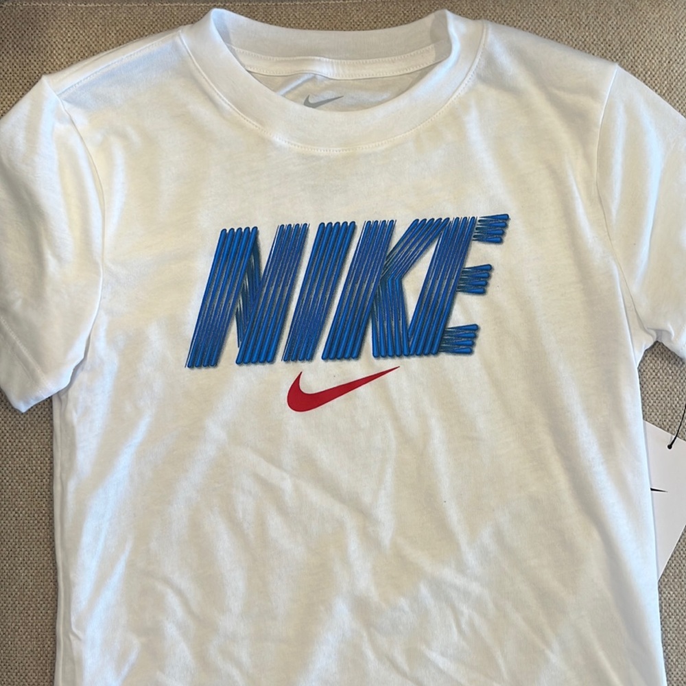 Nike Boys Size 6 White Tee